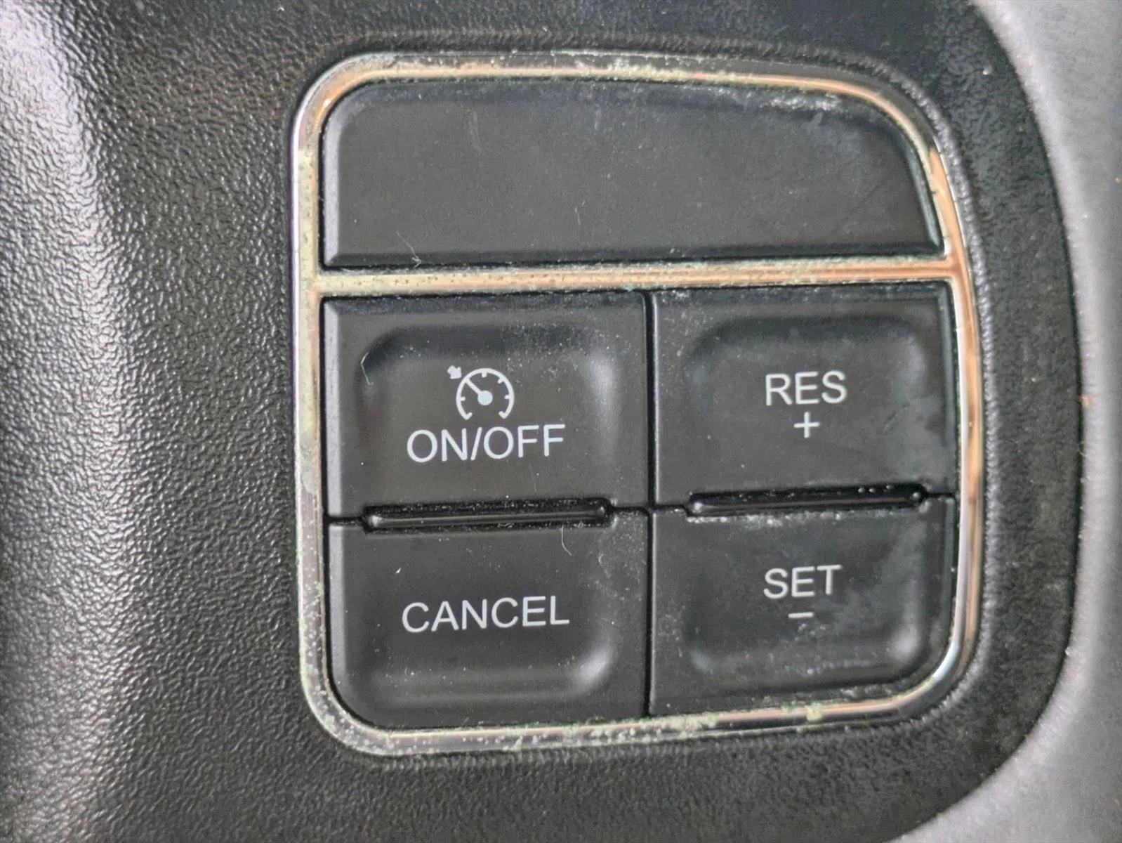 Used 2014 Billet Metallic Clearcoat Jeep Sport image 14