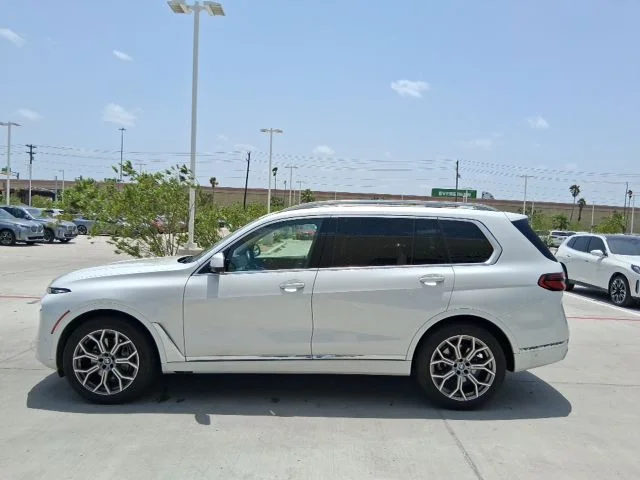 Used 2024 White BMW xDrive40i image 3