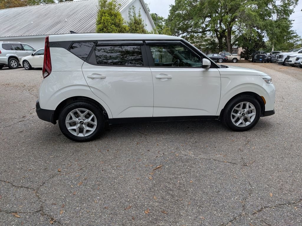 Used 2020 White Kia S image 6