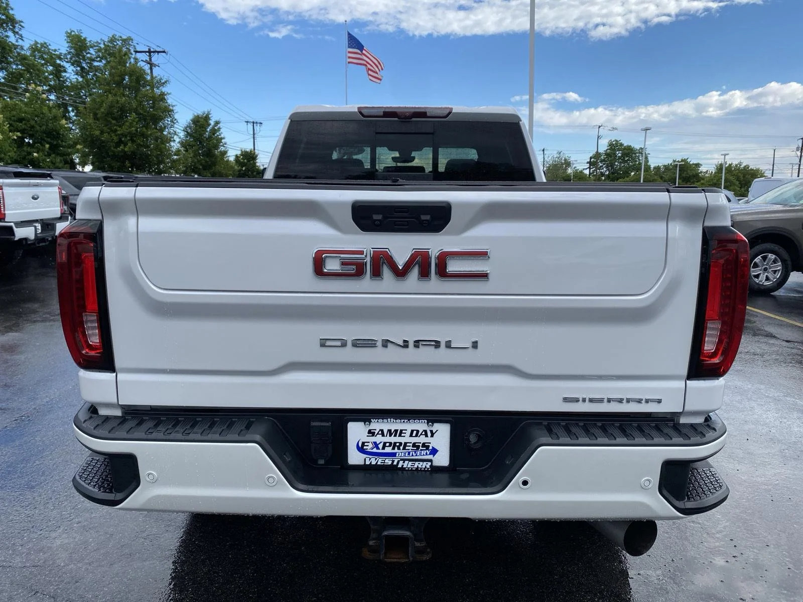Used 2021 White Frost Tri-Coat GMC Denali image 6