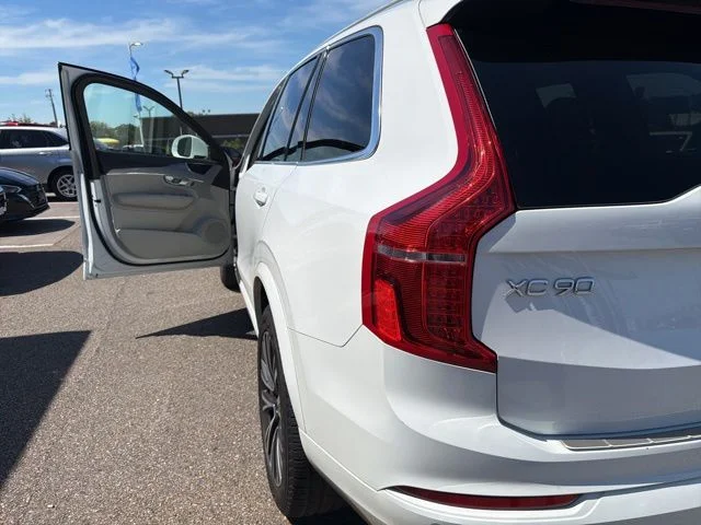 Used 2021 White Volvo T5 Momentum image 7