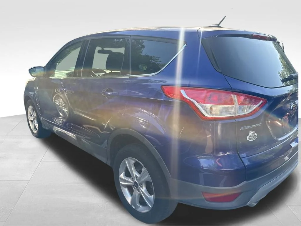 Used 2014 Blue Ford SE image 16