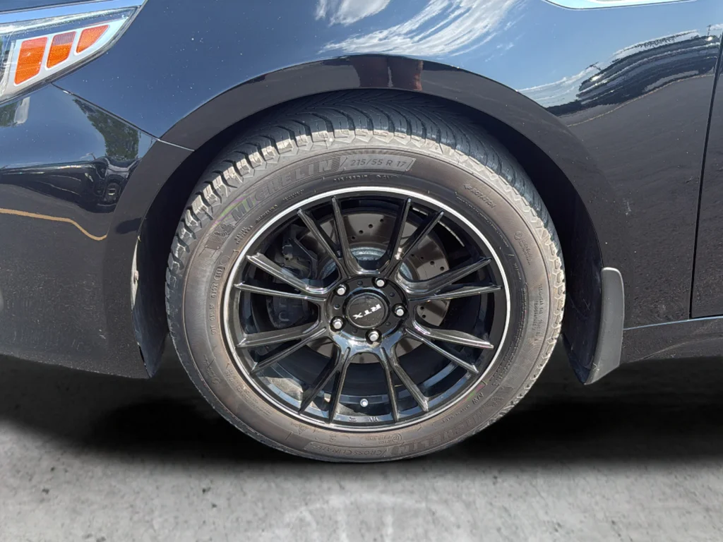 Used 2018 Black Kia S image 31