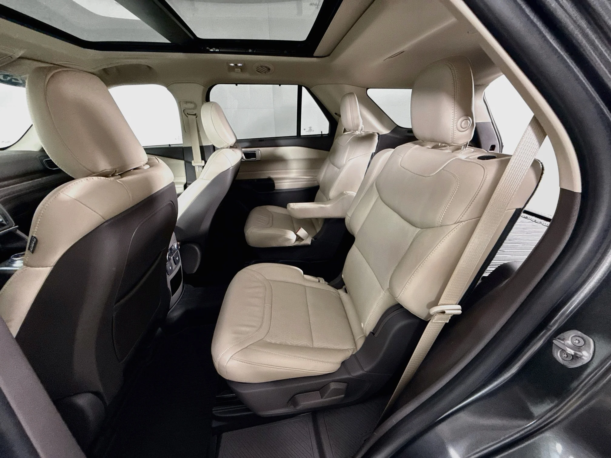 Used 2020 Magnetic Metallic Ford Platinum image 26