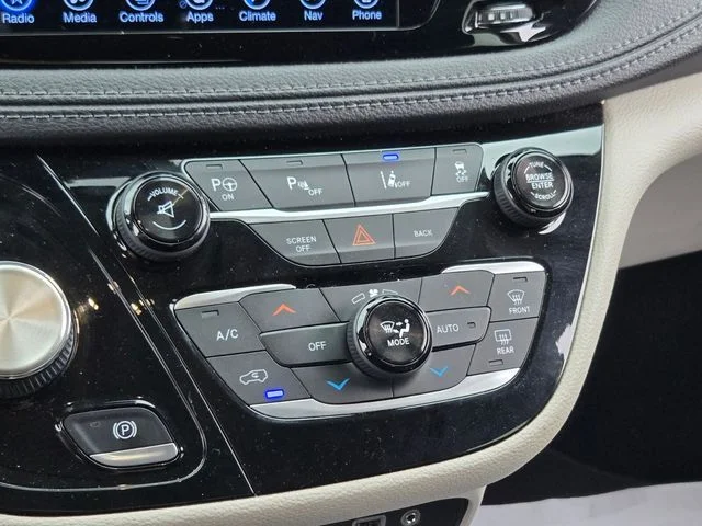 Used 2017 Gray Chrysler Limited image 29