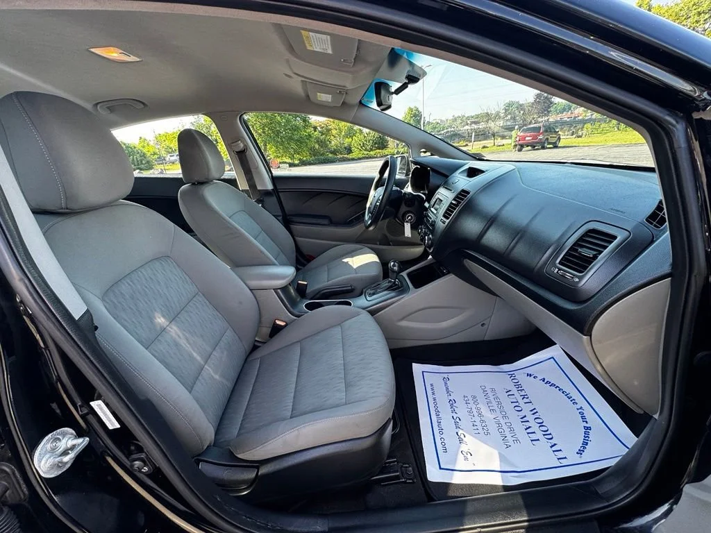 Used 2015  Kia LX image 9
