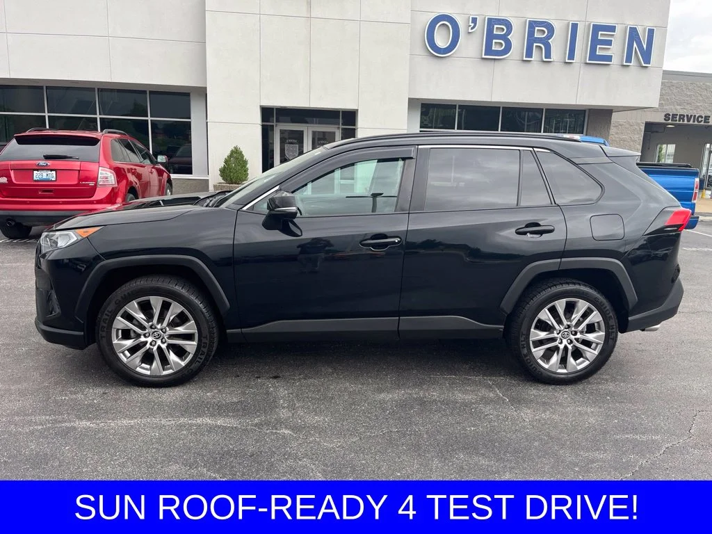 Used 2020 Midnight Black Metallic Toyota XLE Premium image 2