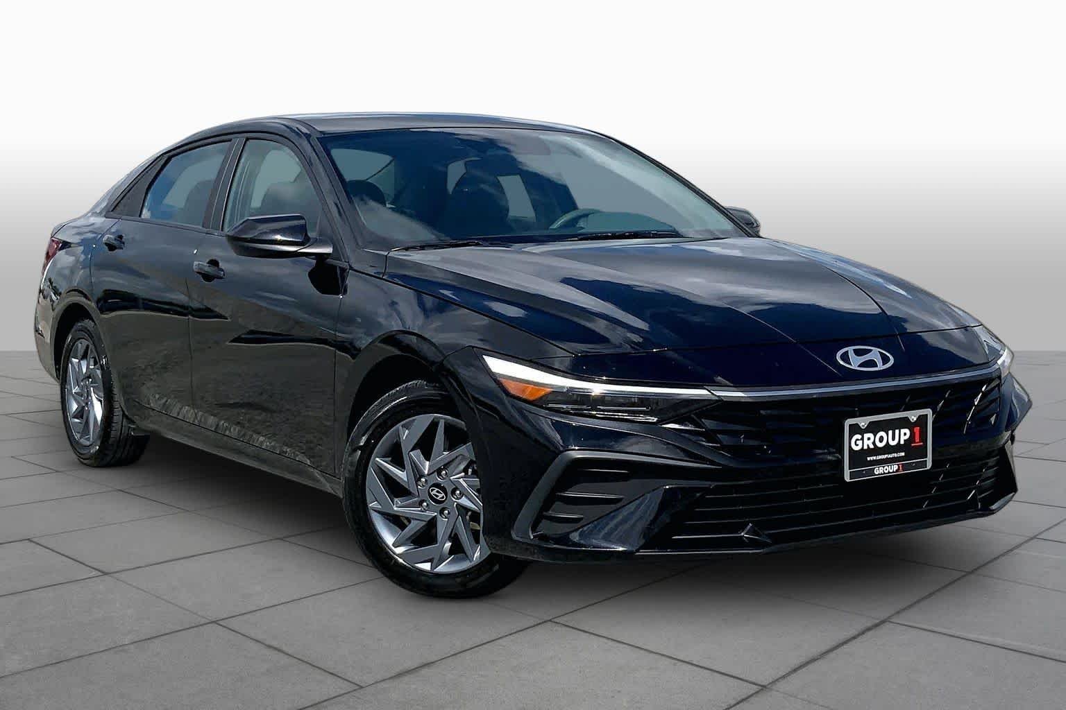 Used 2024 Abyss Black Hyundai SEL image 3