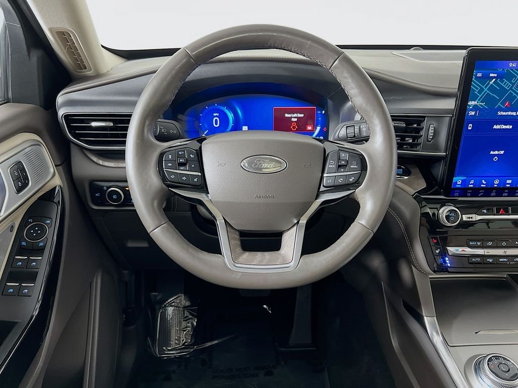Used 2023 Star White Metallic Tri-Coat Ford Platinum image 11