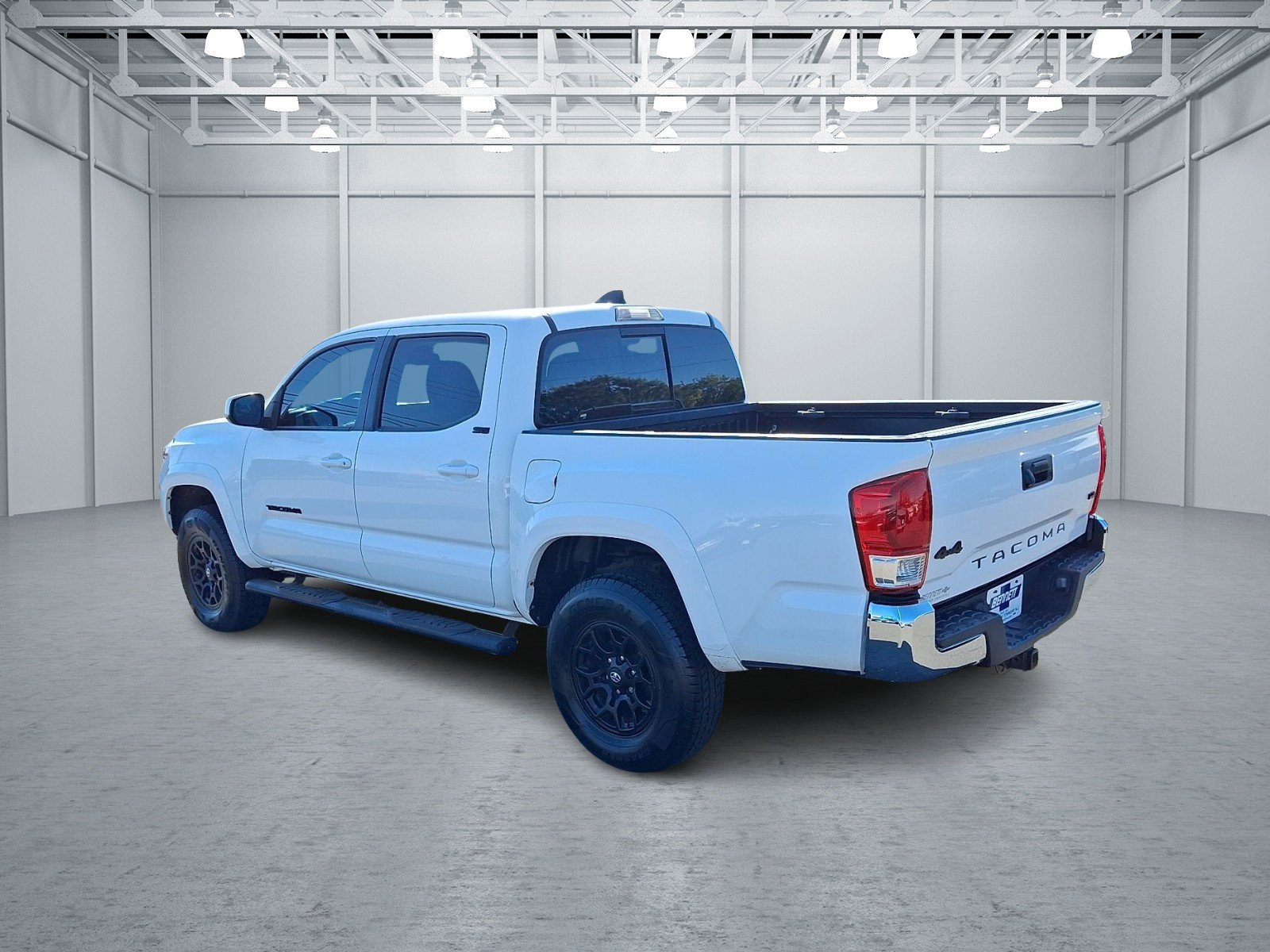 Used 2020 White Toyota SR5 V6 image 4
