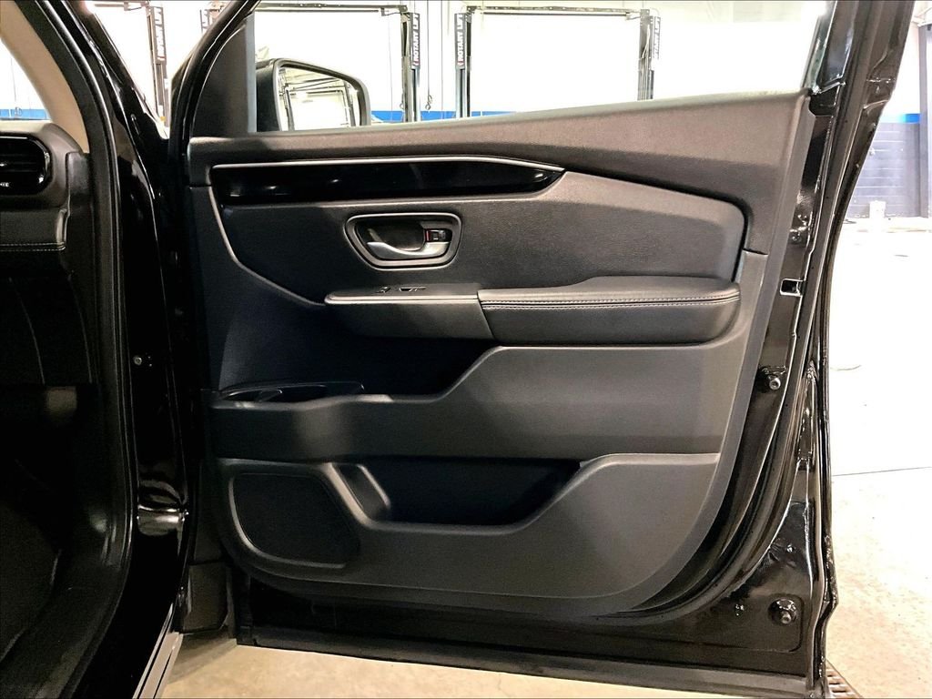 Used 2025 Black Honda EX-L image 12