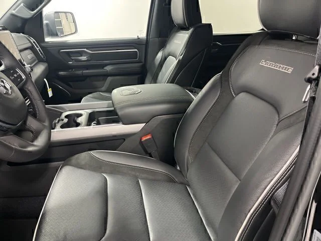 New 2026 Diamond Black Crystal Pearl-Coat Exterior Paint RAM Laramie image 8