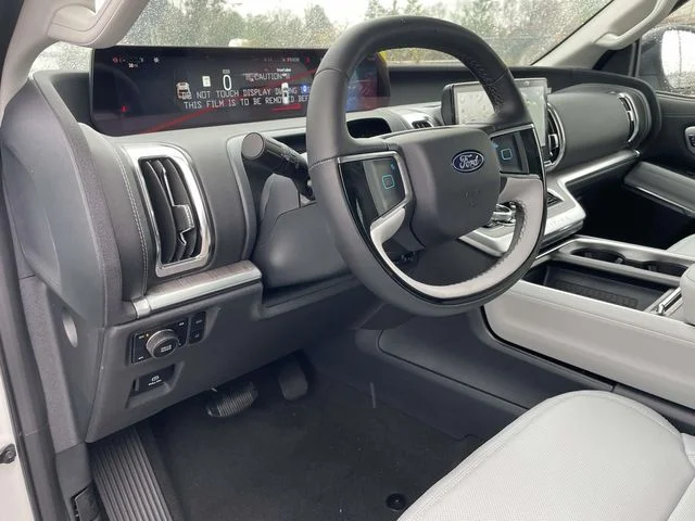 New 2025 White Ford Platinum image 15