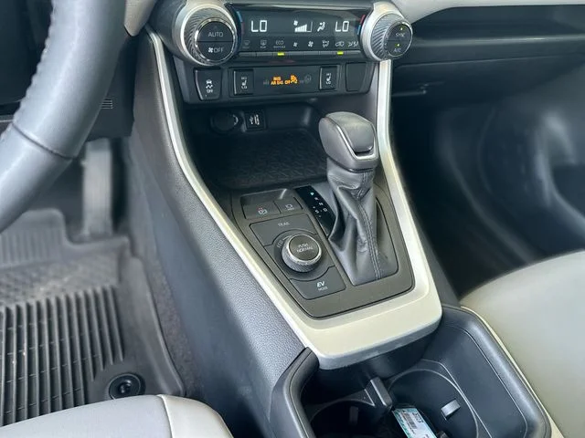 Used 2024 Silver Toyota XLE Premium image 21