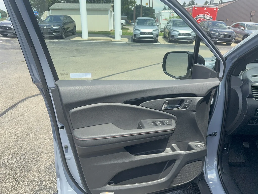 New 2026 Sonic Gray Pearl Honda Black Edition image 12
