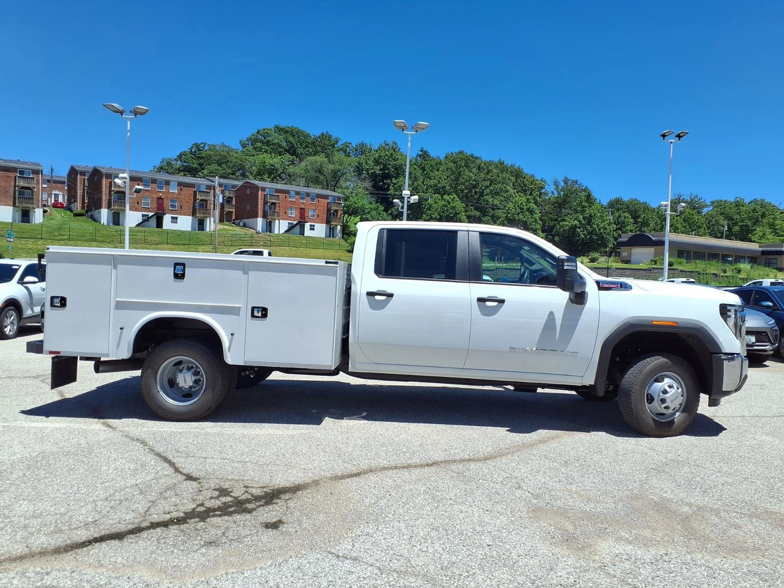 New 2026 Summit White GMC Pro image 23