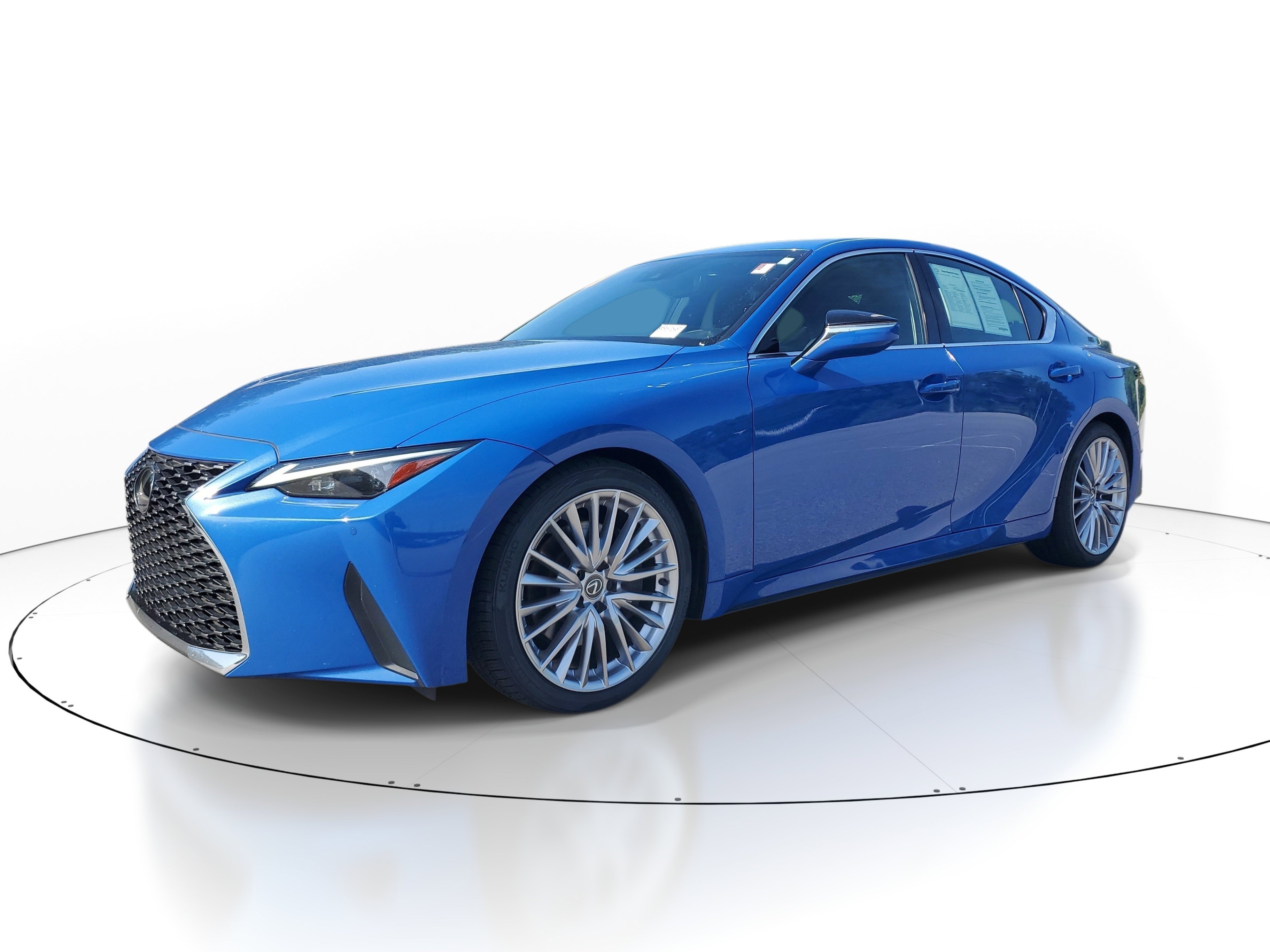 Used 2023  Lexus 300 image 2