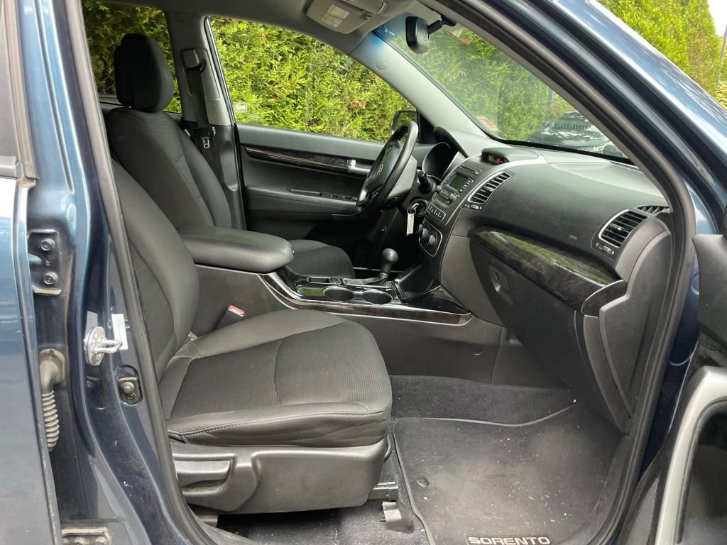 Used 2014 Wave Blue Kia LX image 22