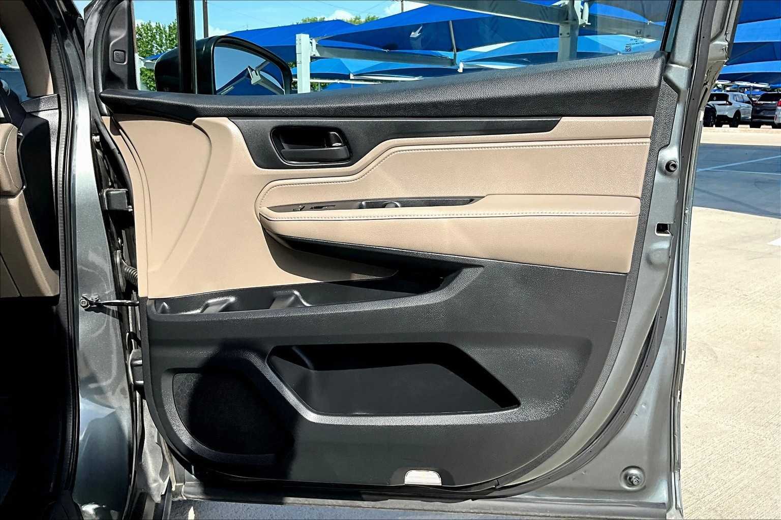 Used 2018 Modern Steel Metallic Honda EX image 22