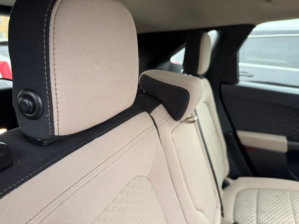 Used 2020 Blue Ford SE image 15