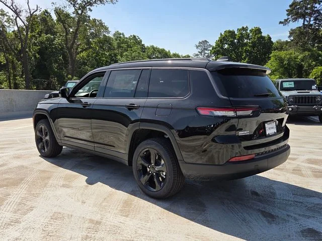 New 2026 Diamond Black Crystal Pearl-Coat Exterior Paint Jeep Limited image 6