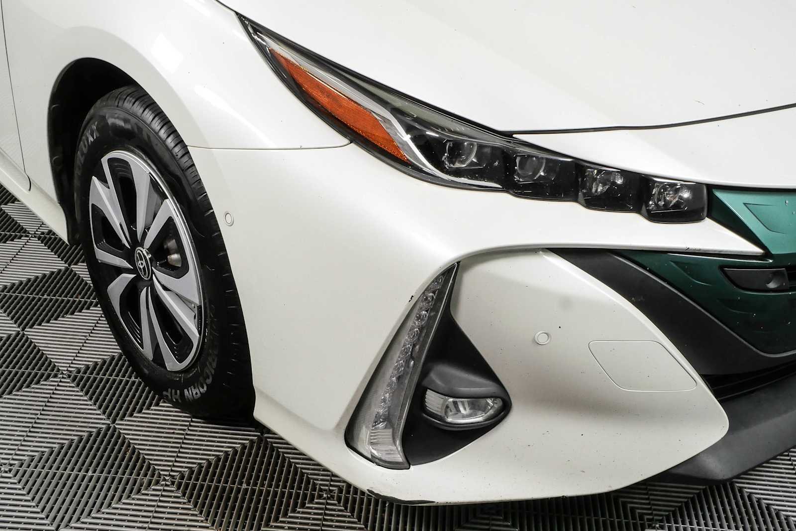 Used 2017 Blizzard Pearl Toyota Advanced image 32