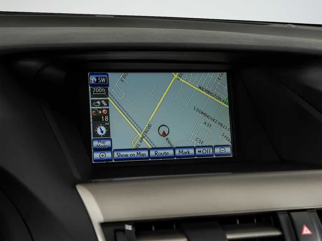 Used 2015 White Lexus 350 image 31
