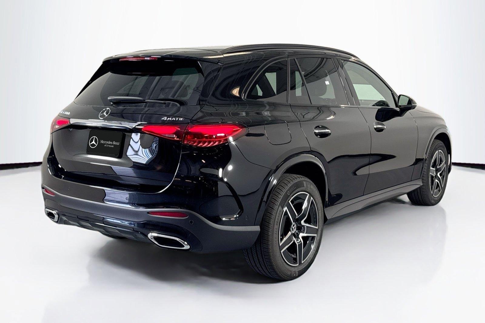 New 2026 Black Mercedes-Benz GLC 300 image 5