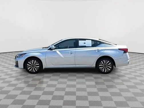 Certified Used 2023 Silver Nissan 2.5 SV image 6