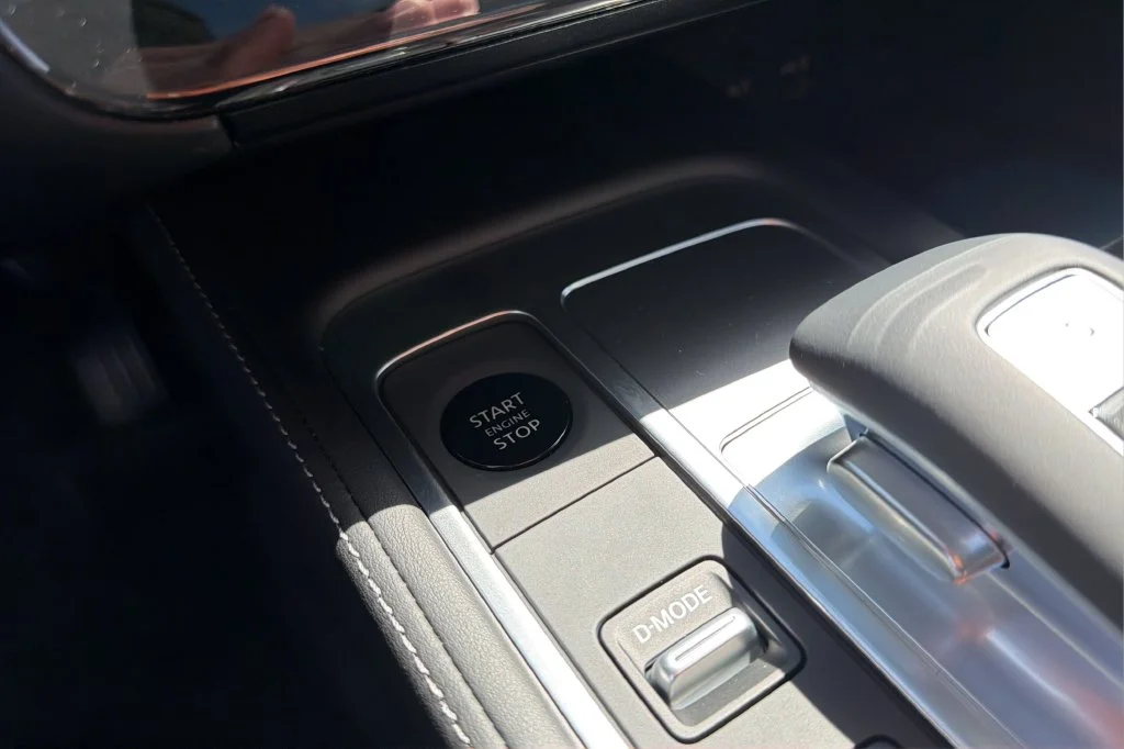 New 2027 MINERAL BLACK INFINITI Luxe FWD image 26