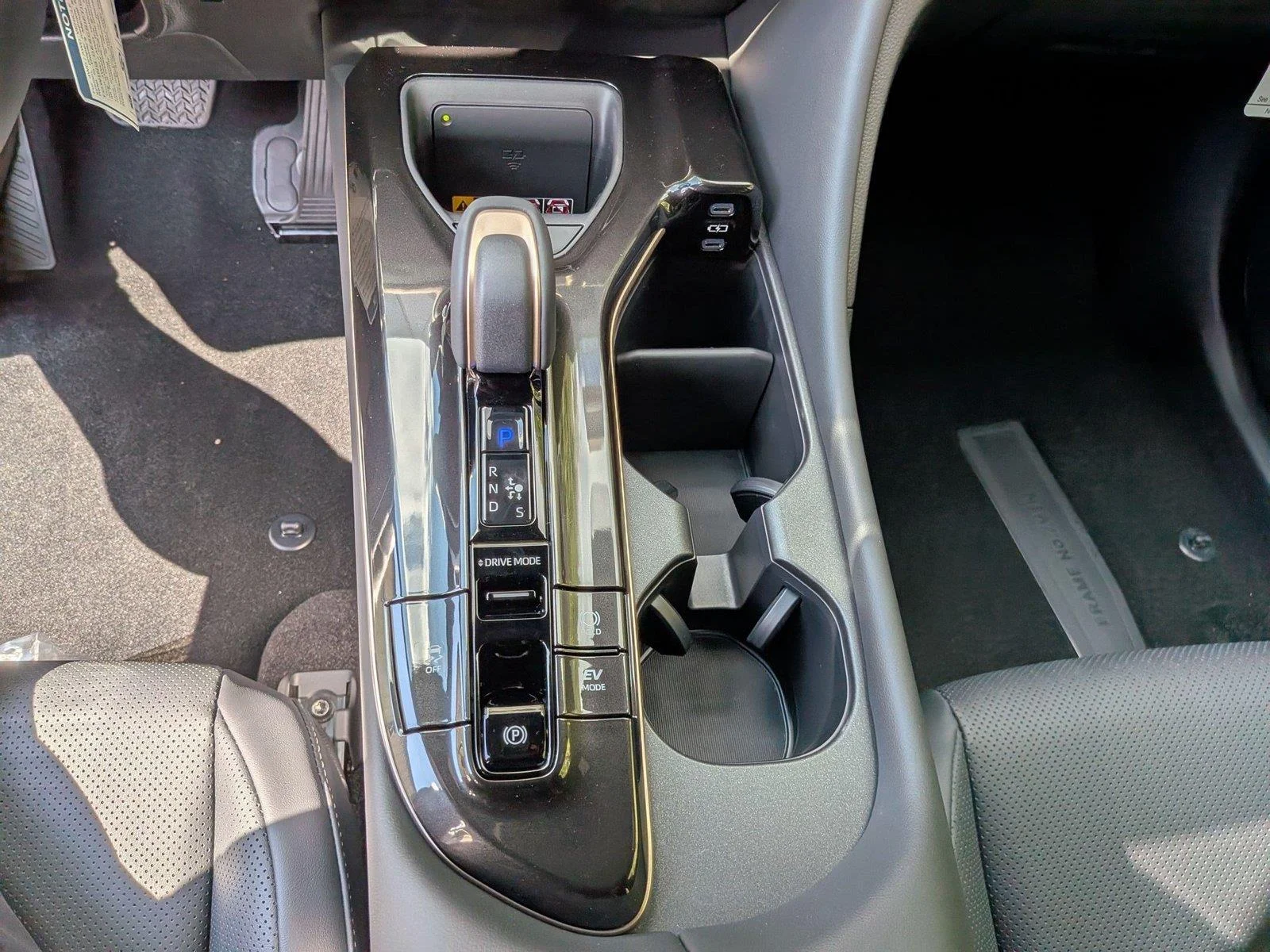 Used 2025 Oxygen White Toyota Limited image 24