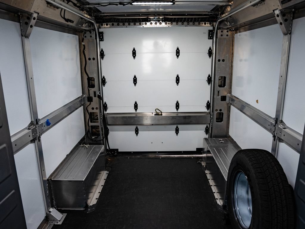 Used 2025 Oyster White Chevrolet 400 image 33