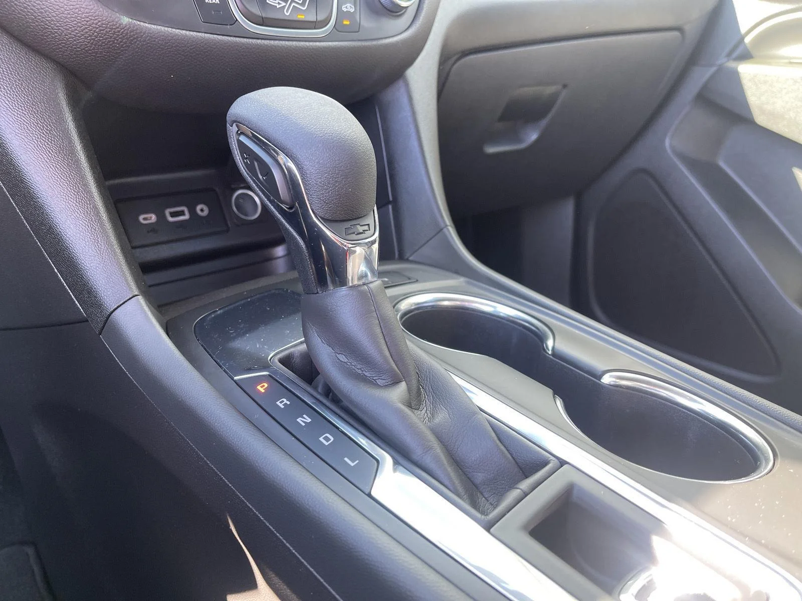 Used 2024 Mosaic Black Metallic Chevrolet LT image 27