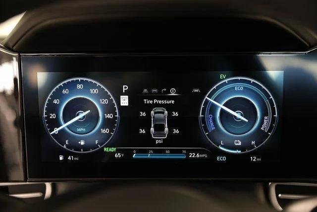 2025 Hyundai Elantra Limited - Photo 39