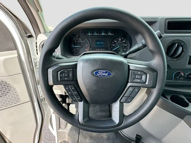New 2025 Oxford White Ford Base image 7