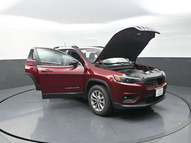 Used 2022 Red Jeep Latitude Lux image 30