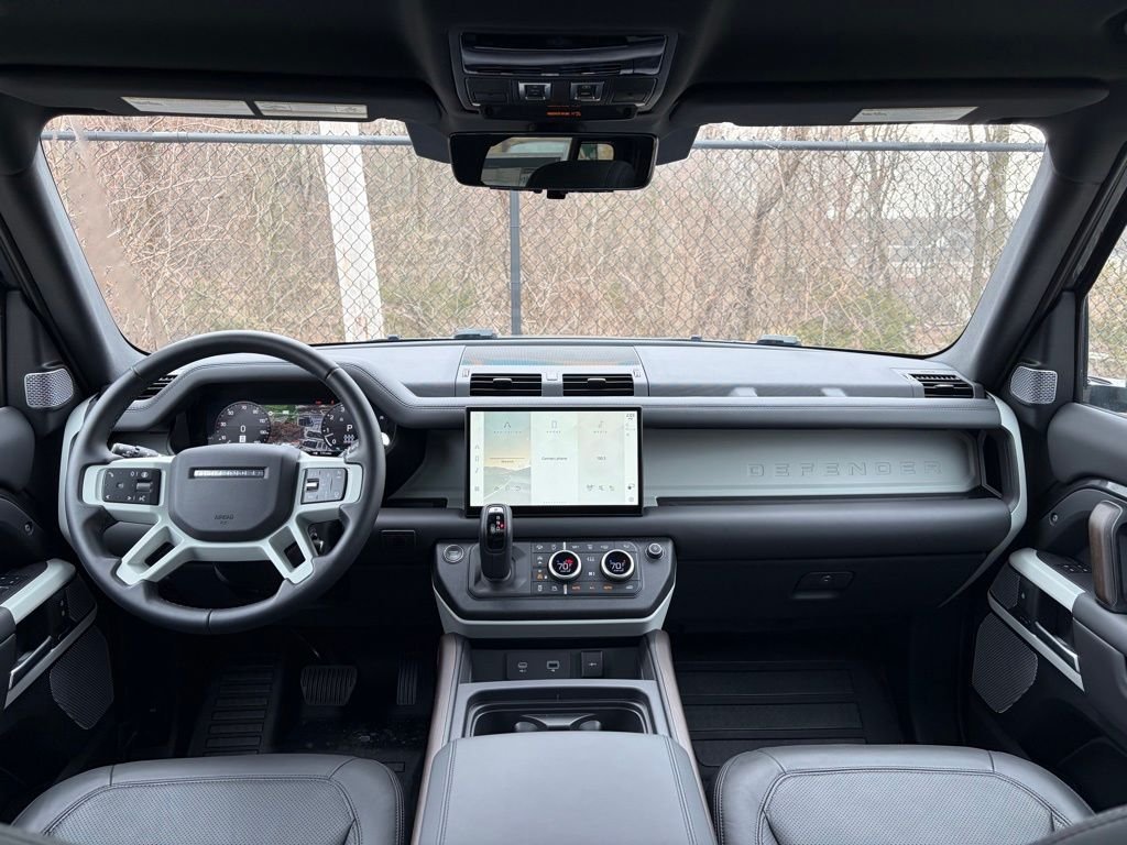 Used 2024 Gray Land Rover S image 22