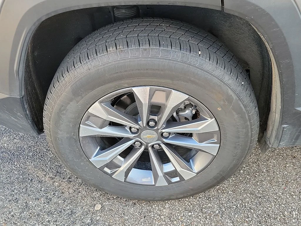 Used 2025 Sterling Gray Metallic Chevrolet LT image 5