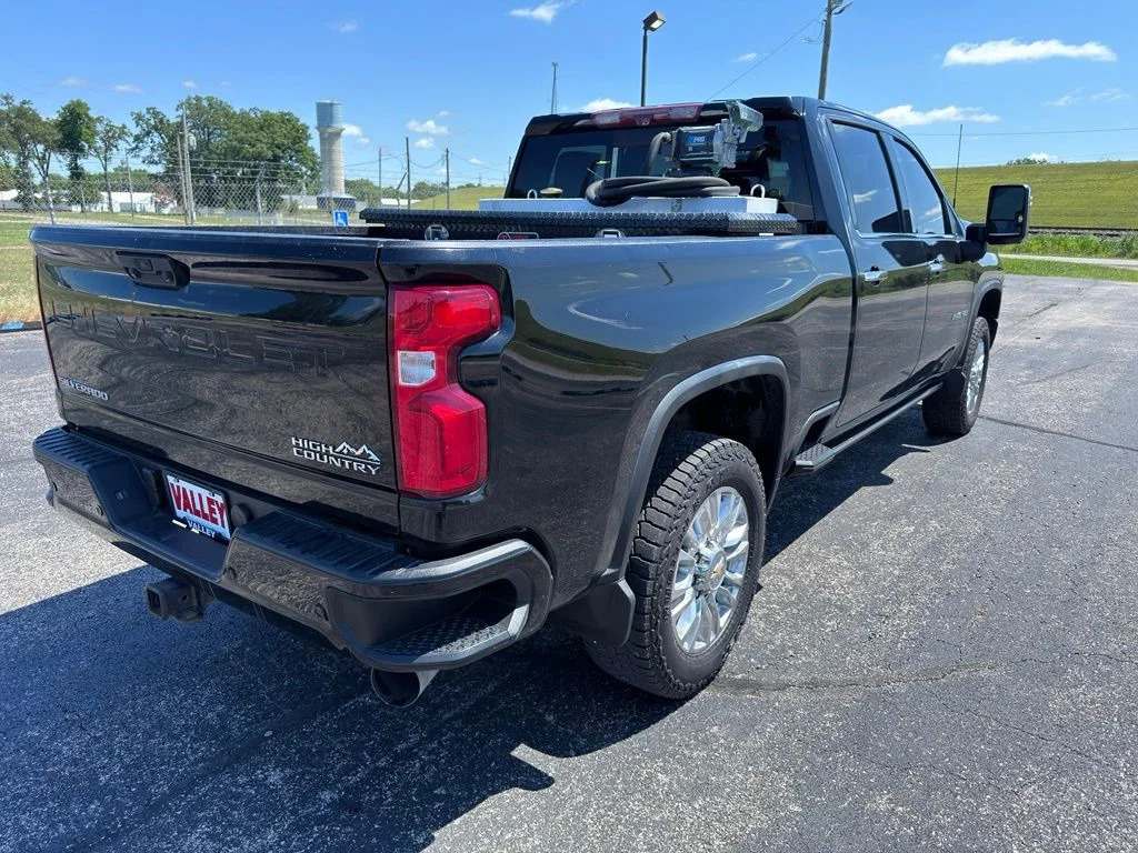 Used 2022 Black Chevrolet High Country image 15