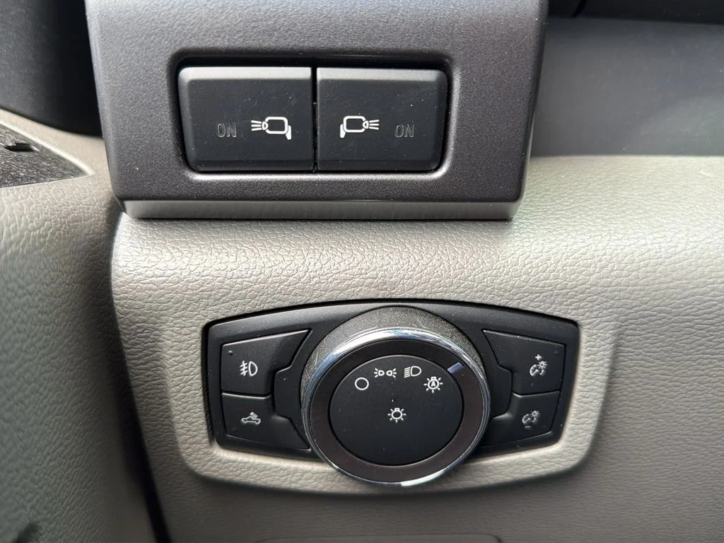 Used 2018 Gray Ford XLT image 12