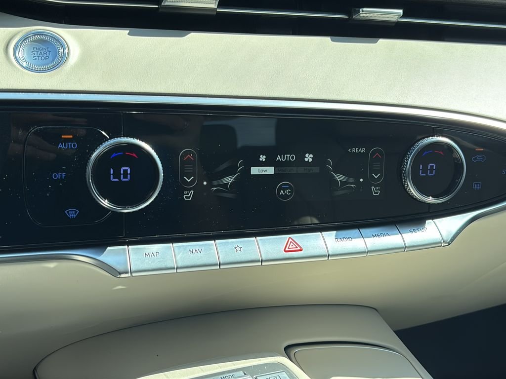 2025 GENESIS GV70 Standard - Photo 28