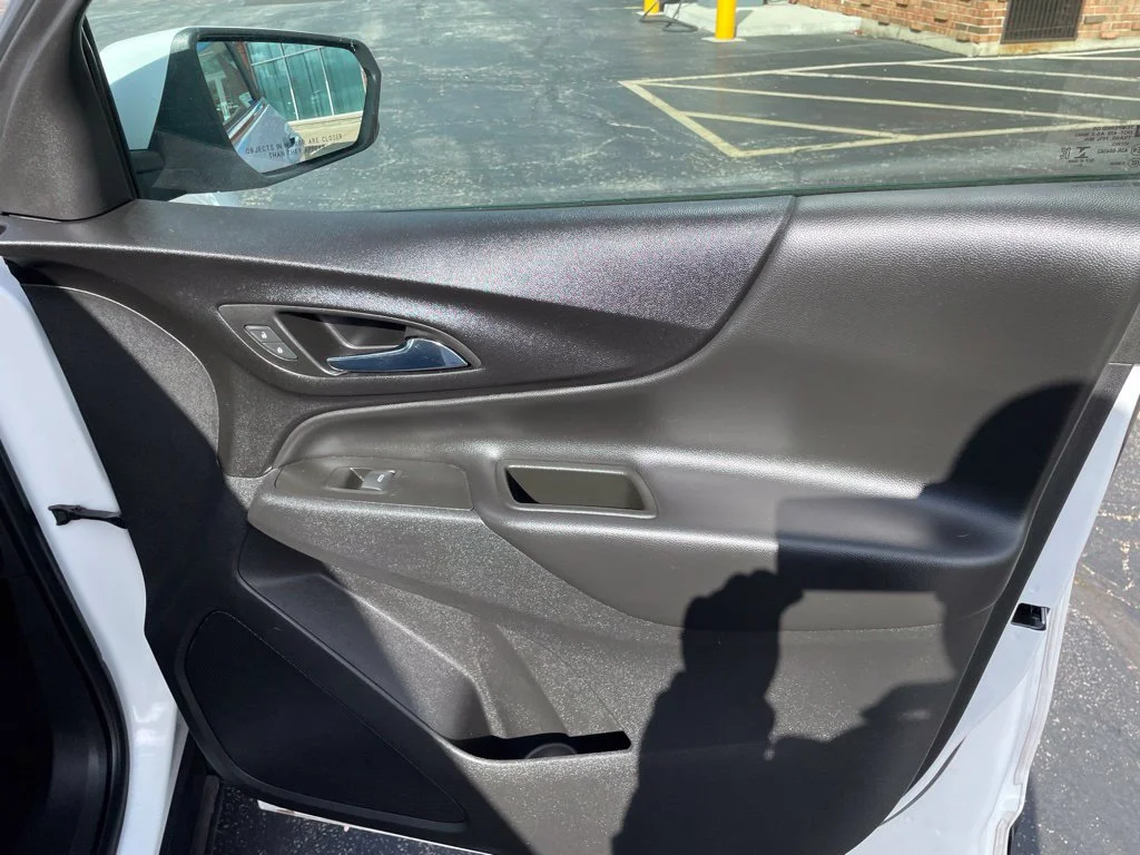 Used 2022 White Chevrolet LT image 10