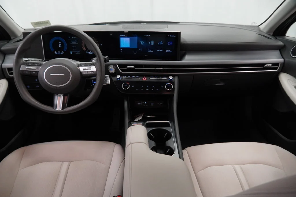 Used 2025 Abyss Black Hyundai SEL image 3