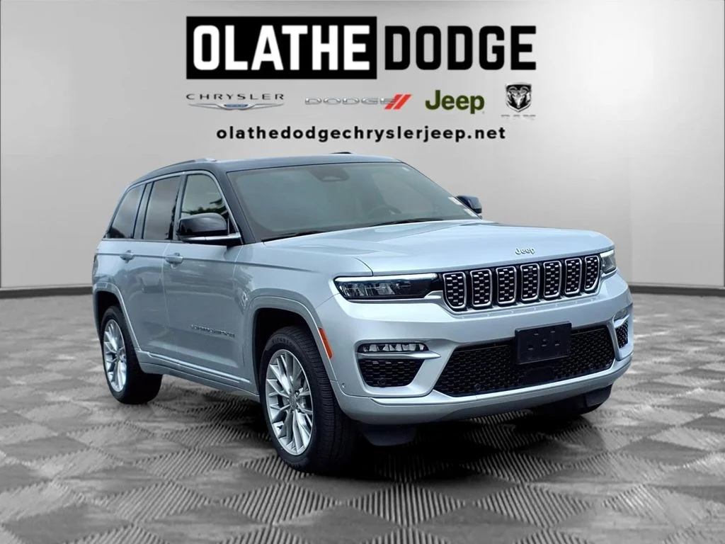 Used 2024 Silver Jeep Summit image 30
