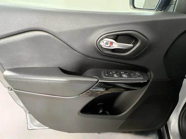 2020 Jeep Cherokee Latitude Plus - Photo 29