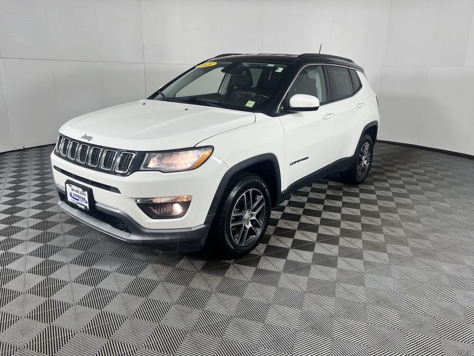 Used 2020 White Clearcoat Jeep Latitude image 5