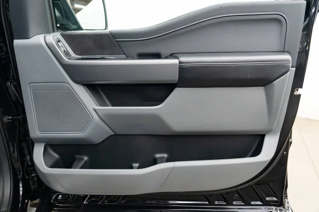 Used 2025 Agate Black Metallic Ford XLT image 25