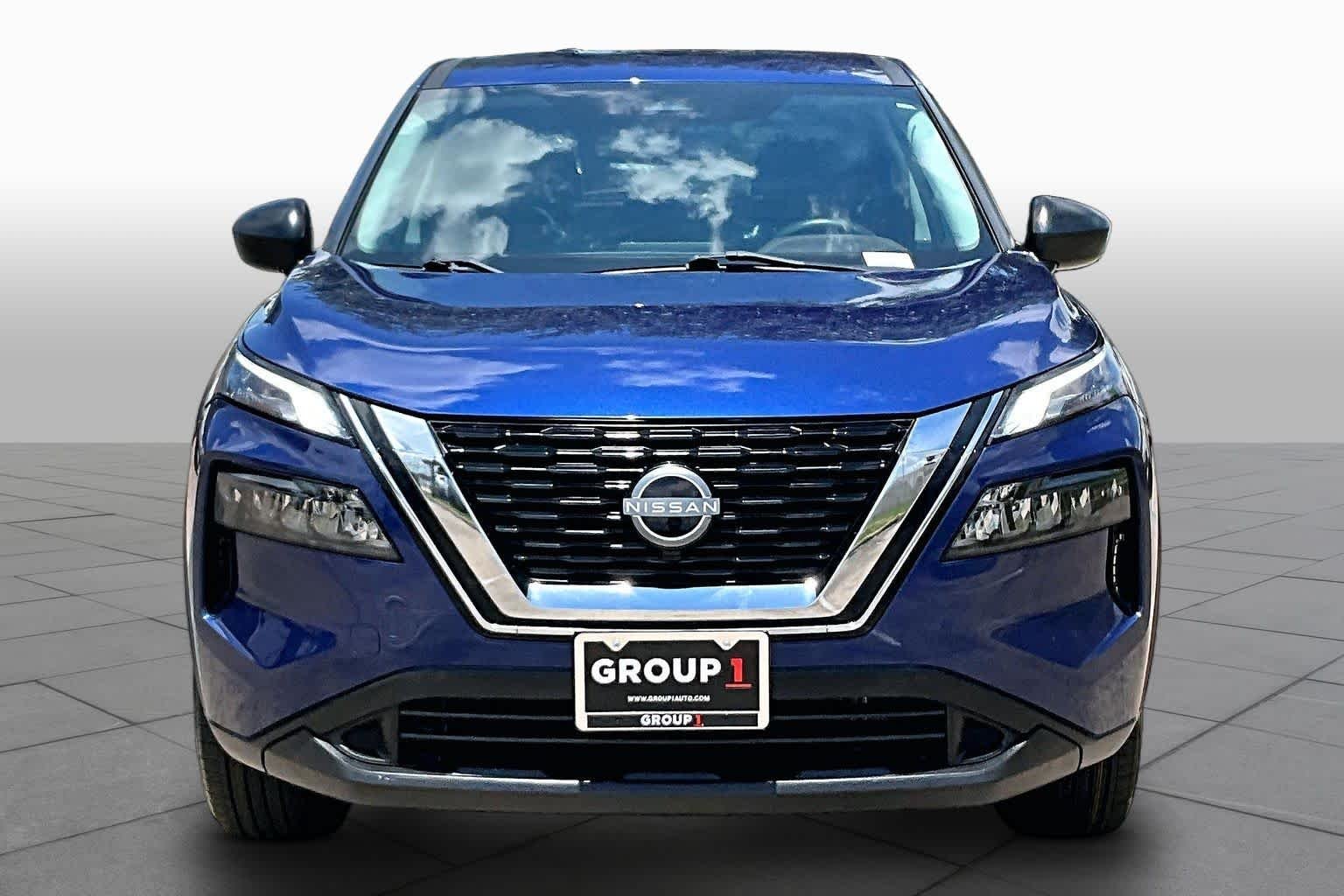 Used 2022 Caspian Blue Metallic Nissan S image 4