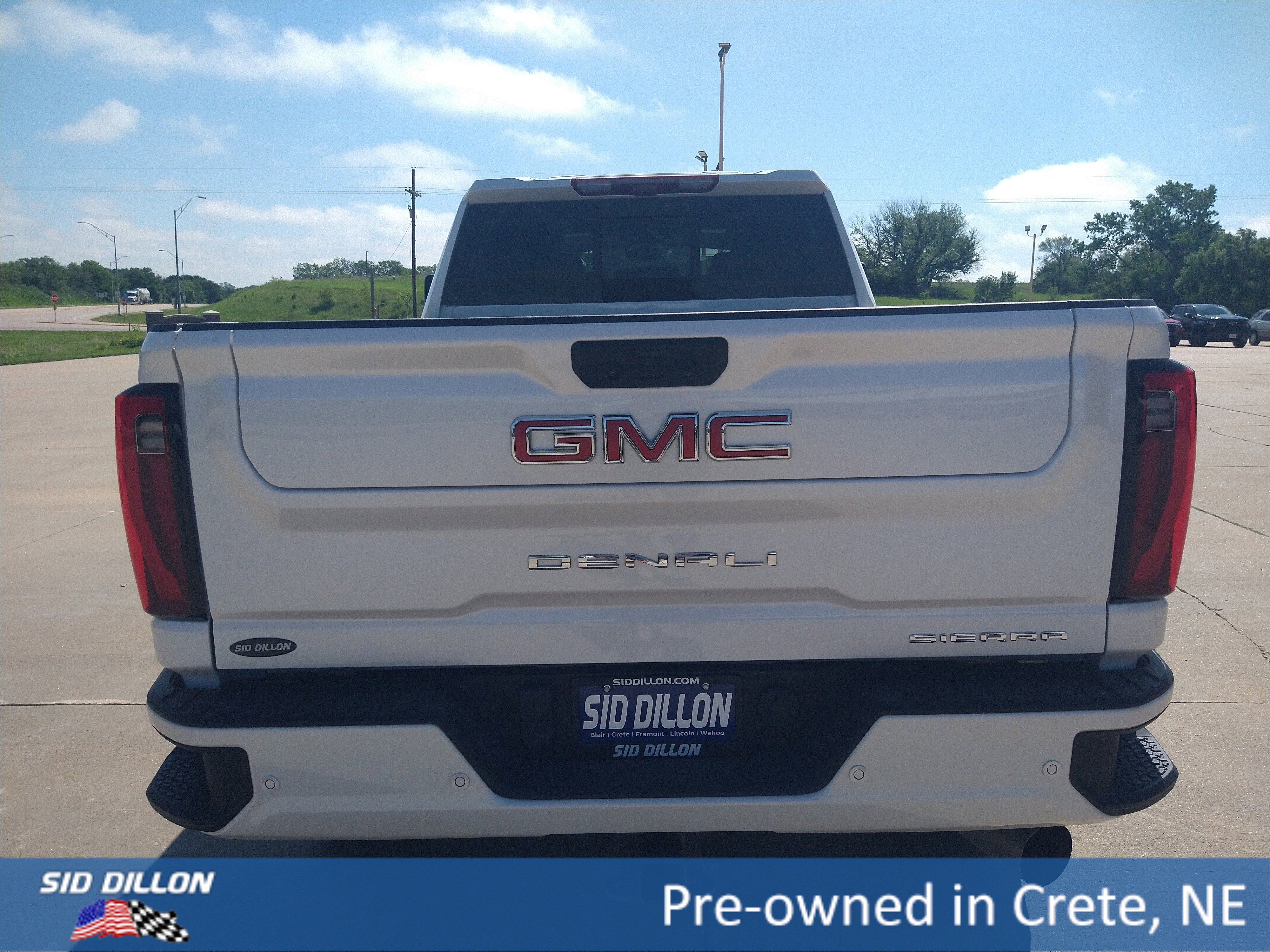Used 2025 White Frost Tricoat GMC Denali image 16