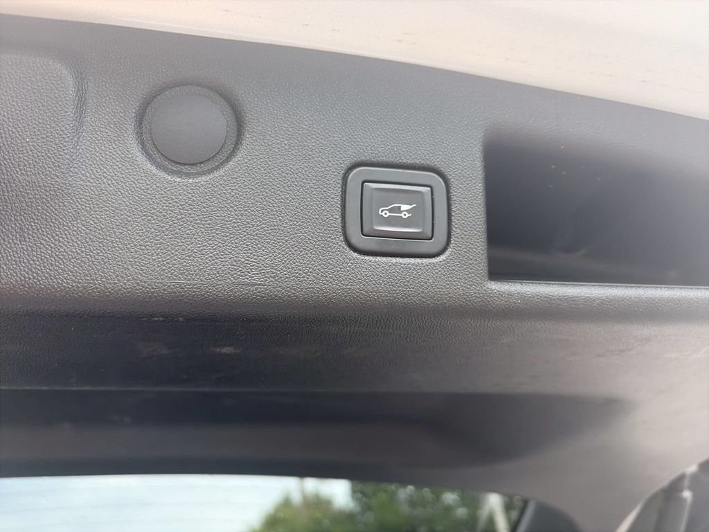 Used 2019 Silver Chevrolet LT image 8